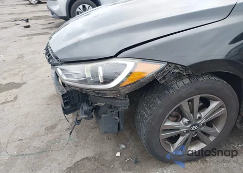 2017 Hyundai Elantra Value Edition z USA, uszkodzony, nr VIN 5NPD84LF4HH118584